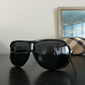 Burberry black sunglasses with case